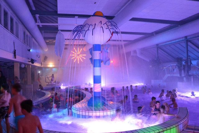 Disco zwemmen zwembad de waterdam volendam